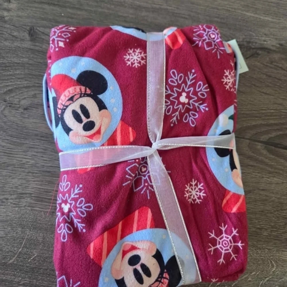 Girls Disney holiday pajama set size 5 NEW